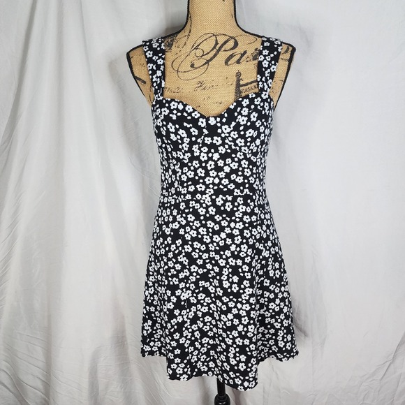 Vtg‎ GAP Size Small B&W Floral Lenzing Ecovero Sweetheart Smocked Mini Sundress - Picture 2 of 10
